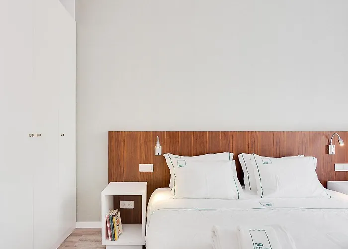 Hopstays Oporto Bridges - Downtown Apartment