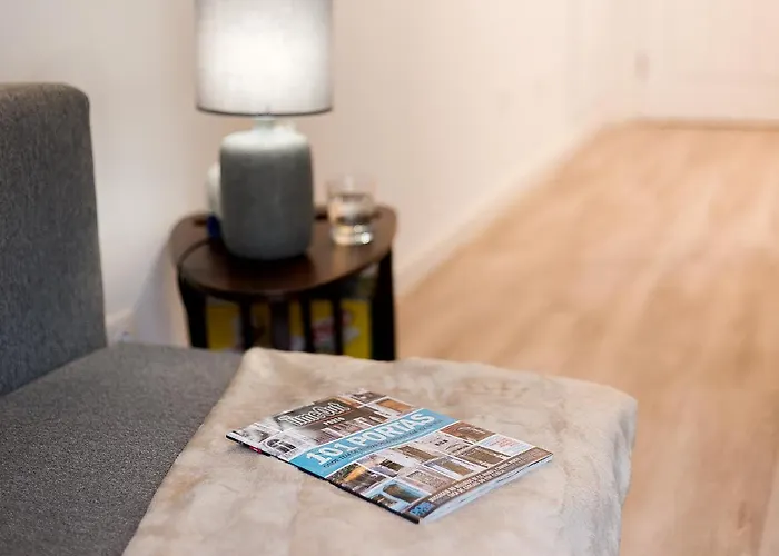 Hopstays Oporto Bridges - Downtown Apartment